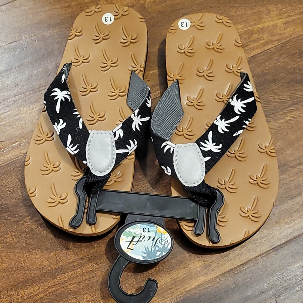 Boys flip flops 🌴